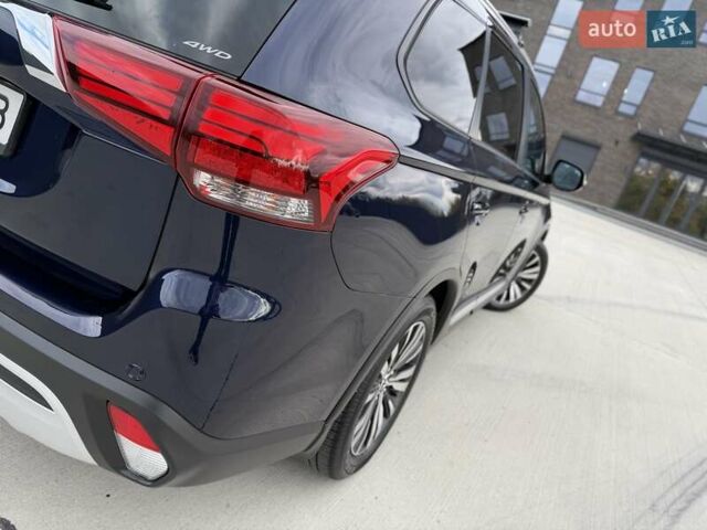 Міцубісі Аутлендер 2021 у Кропивницькому (Кіровограді) на Automoto.ua Синій Міцубісі Аутлендер, об'ємом двигуна 2.4 л та пробігом 85 тис. км за 19950 $, фото 56 на Automoto.ua