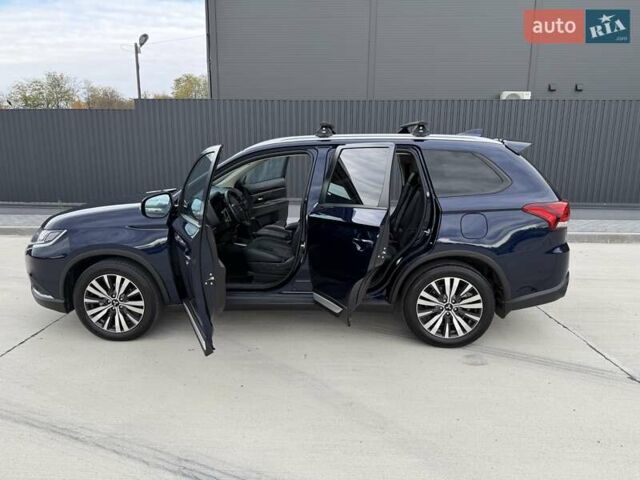 Міцубісі Аутлендер 2021 у Кропивницькому (Кіровограді) на Automoto.ua Синій Міцубісі Аутлендер, об'ємом двигуна 2.4 л та пробігом 85 тис. км за 19950 $, фото 18 на Automoto.ua