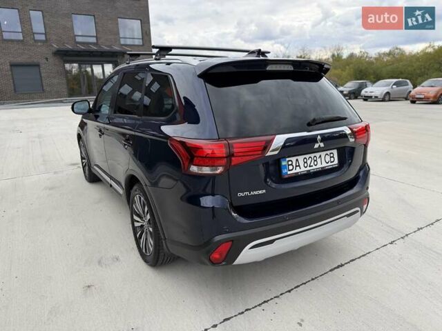 Міцубісі Аутлендер 2021 у Кропивницькому (Кіровограді) на Automoto.ua Синій Міцубісі Аутлендер, об'ємом двигуна 2.4 л та пробігом 85 тис. км за 19950 $, фото 5 на Automoto.ua