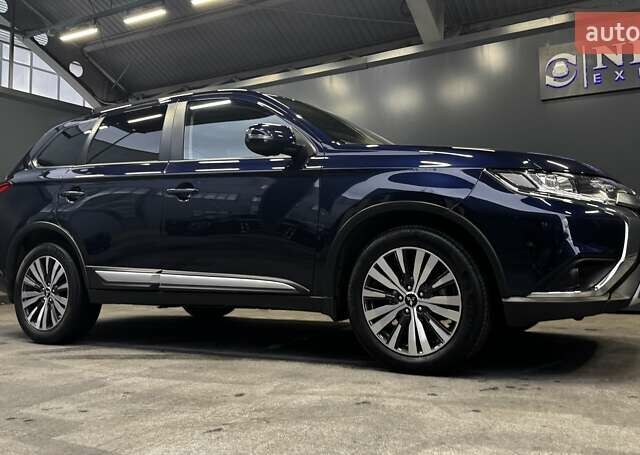 Синий Мицубиси Аутлендер, объемом двигателя 2 л и пробегом 62 тыс. км за 20500 $, фото 2 на Automoto.ua