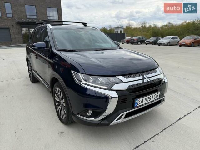 Міцубісі Аутлендер 2021 у Кропивницькому (Кіровограді) на Automoto.ua Синій Міцубісі Аутлендер, об'ємом двигуна 2.4 л та пробігом 85 тис. км за 19950 $, фото 12 на Automoto.ua