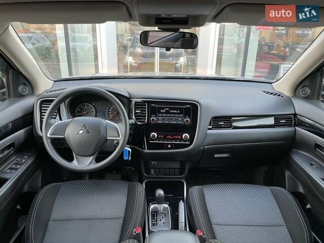 Синий Мицубиси Аутлендер, объемом двигателя 2 л и пробегом 23 тыс. км за 20439 $, фото 7 на Automoto.ua