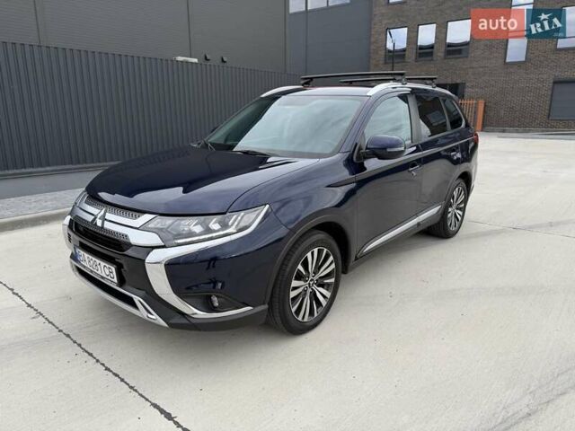 Міцубісі Аутлендер 2021 у Кропивницькому (Кіровограді) на Automoto.ua Синій Міцубісі Аутлендер, об'ємом двигуна 2.4 л та пробігом 85 тис. км за 19950 $, фото 3 на Automoto.ua