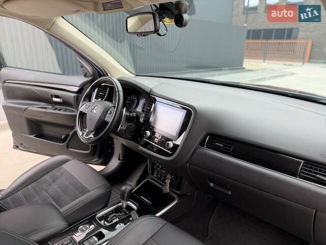 Міцубісі Аутлендер 2021 у Кропивницькому (Кіровограді) на Automoto.ua Синій Міцубісі Аутлендер, об'ємом двигуна 2.4 л та пробігом 85 тис. км за 19950 $, фото 23 на Automoto.ua