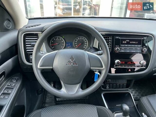 Синий Мицубиси Аутлендер, объемом двигателя 2 л и пробегом 23 тыс. км за 20439 $, фото 8 на Automoto.ua