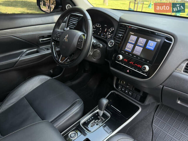 Міцубісі Аутлендер 2021 у Києві на Automoto.ua Синій Міцубісі Аутлендер, об'ємом двигуна 2.36 л та пробігом 70 тис. км за 24000 $, фото 37 на Automoto.ua