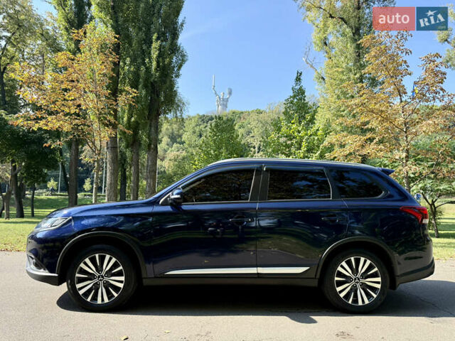 Міцубісі Аутлендер 2021 у Києві на Automoto.ua Синій Міцубісі Аутлендер, об'ємом двигуна 2.36 л та пробігом 70 тис. км за 24000 $, фото 20 на Automoto.ua
