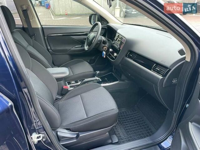 Синий Мицубиси Аутлендер, объемом двигателя 2 л и пробегом 23 тыс. км за 20439 $, фото 5 на Automoto.ua