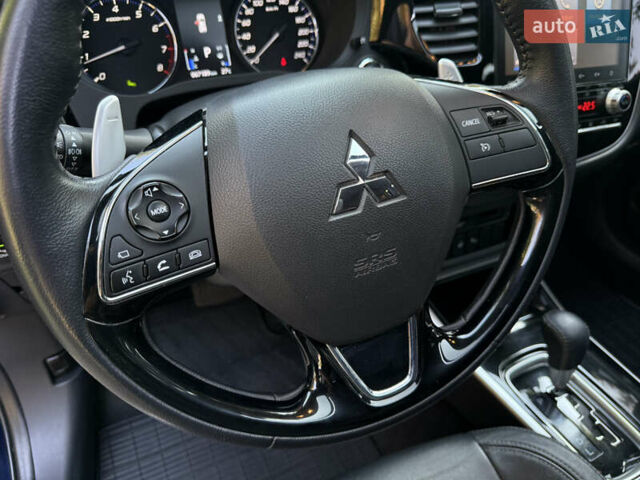 Міцубісі Аутлендер 2021 у Києві на Automoto.ua Синій Міцубісі Аутлендер, об'ємом двигуна 2.36 л та пробігом 70 тис. км за 24000 $, фото 29 на Automoto.ua