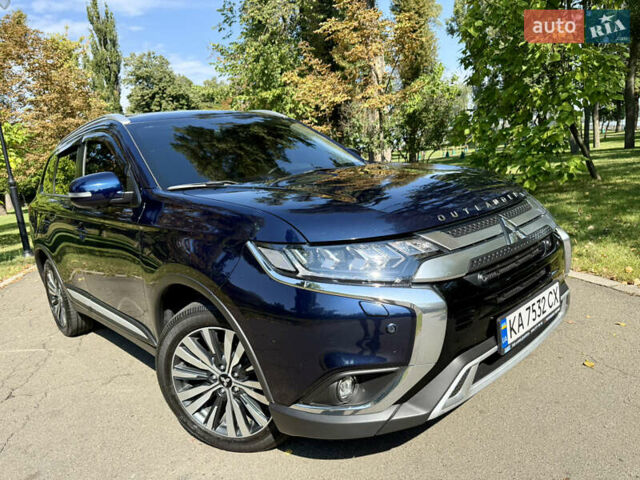 Міцубісі Аутлендер 2021 у Києві на Automoto.ua Синій Міцубісі Аутлендер, об'ємом двигуна 2.36 л та пробігом 70 тис. км за 24000 $, фото 17 на Automoto.ua
