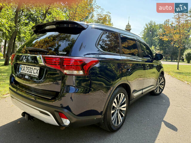 Міцубісі Аутлендер 2021 у Києві на Automoto.ua Синій Міцубісі Аутлендер, об'ємом двигуна 2.36 л та пробігом 70 тис. км за 24000 $, фото 12 на Automoto.ua