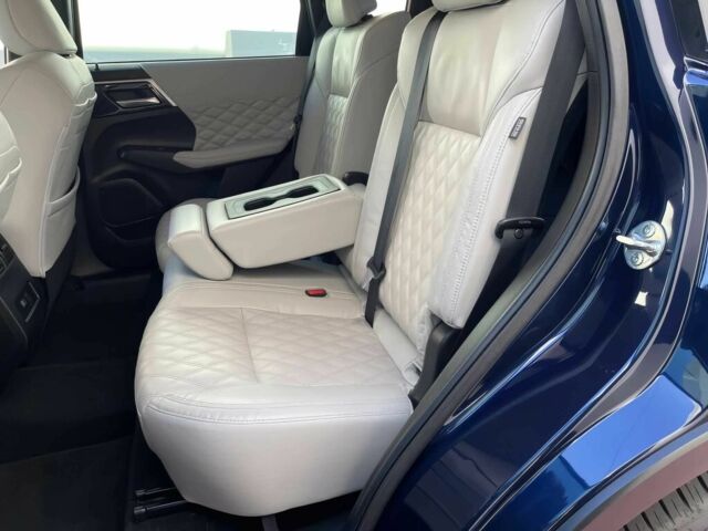 Синій Міцубісі Аутлендер, об'ємом двигуна 2.5 л та пробігом 15 тис. км за 16000 $, фото 13 на Automoto.ua