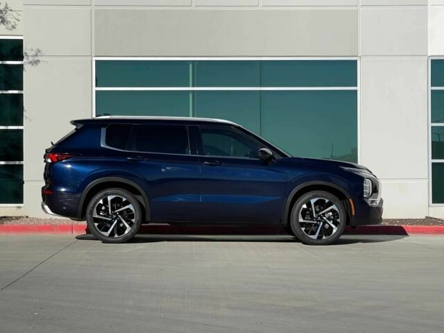 Синій Міцубісі Аутлендер, об'ємом двигуна 2.5 л та пробігом 15 тис. км за 16000 $, фото 7 на Automoto.ua