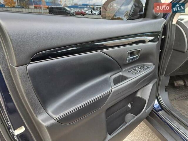 Синій Міцубісі Аутлендер, об'ємом двигуна 2.36 л та пробігом 76 тис. км за 24700 $, фото 21 на Automoto.ua