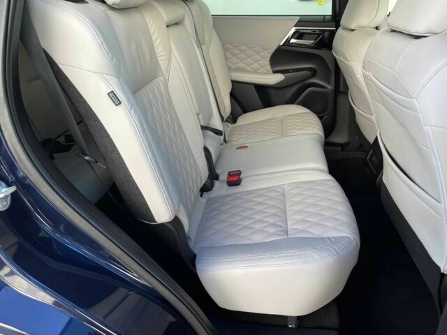 Синій Міцубісі Аутлендер, об'ємом двигуна 2.5 л та пробігом 15 тис. км за 16000 $, фото 12 на Automoto.ua