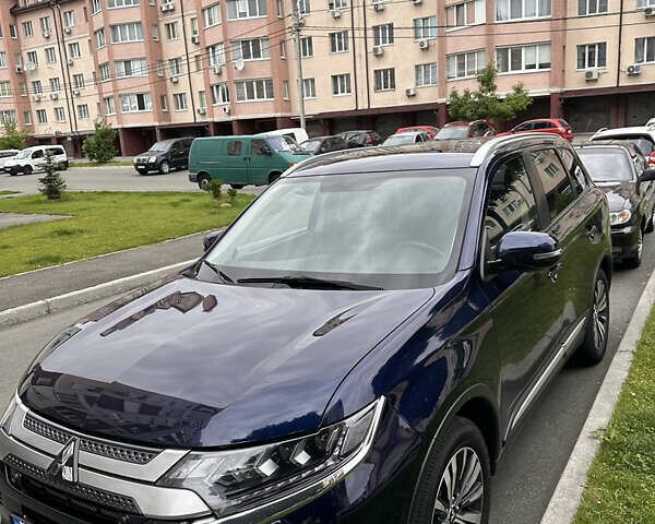 Синий Мицубиси Аутлендер, объемом двигателя 2.36 л и пробегом 47 тыс. км за 34000 $, фото 4 на Automoto.ua