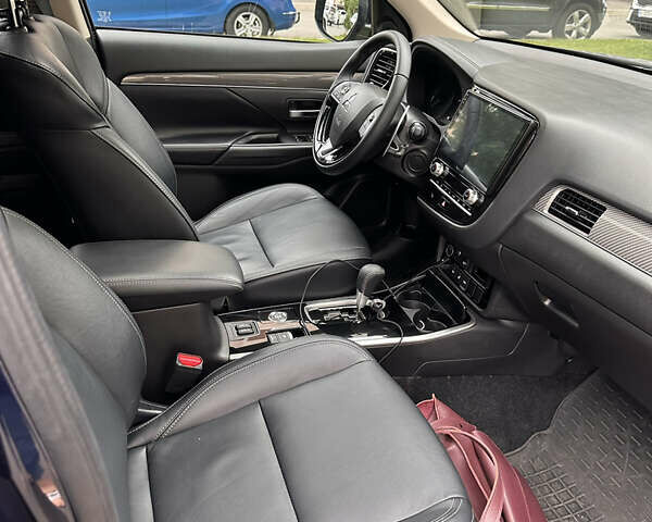 Синий Мицубиси Аутлендер, объемом двигателя 2.36 л и пробегом 47 тыс. км за 34000 $, фото 5 на Automoto.ua