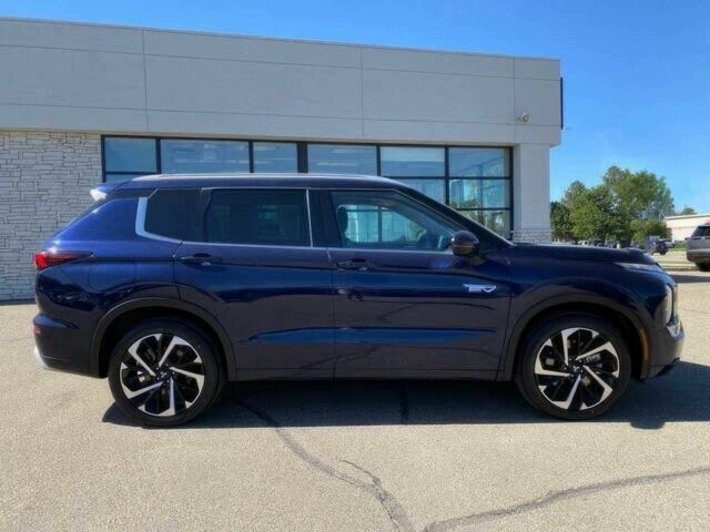 Синий Мицубиси Аутлендер, объемом двигателя 0 л и пробегом 13 тыс. км за 14500 $, фото 3 на Automoto.ua