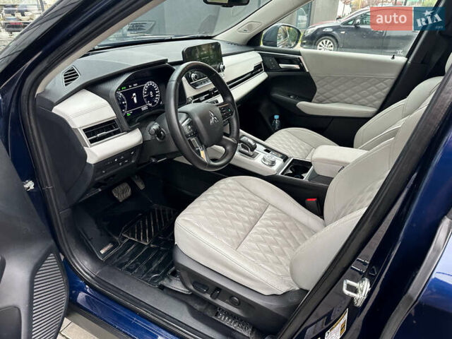 Синий Мицубиси Аутлендер, объемом двигателя 2.5 л и пробегом 15 тыс. км за 35000 $, фото 7 на Automoto.ua