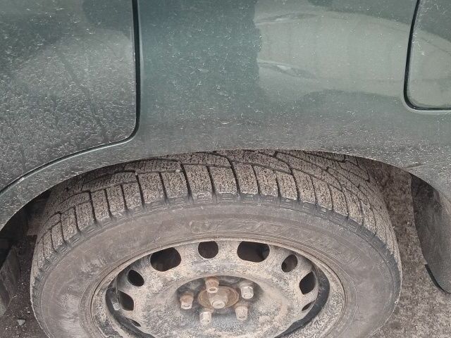 Зеленый Мицубиси Аутлендер, объемом двигателя 2 л и пробегом 220 тыс. км за 6000 $, фото 3 на Automoto.ua