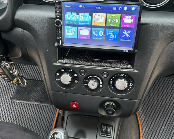 Зеленый Мицубиси Аутлендер, объемом двигателя 2.38 л и пробегом 250 тыс. км за 7200 $, фото 33 на Automoto.ua