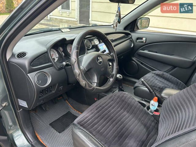 Зеленый Мицубиси Аутлендер, объемом двигателя 2.38 л и пробегом 250 тыс. км за 7200 $, фото 5 на Automoto.ua