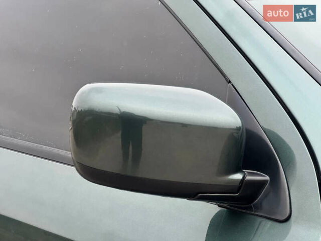 Зеленый Мицубиси Аутлендер, объемом двигателя 2 л и пробегом 194 тыс. км за 6350 $, фото 6 на Automoto.ua