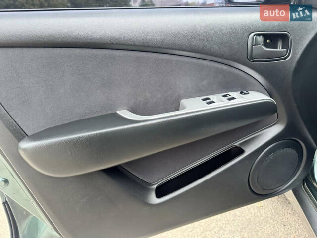 Зеленый Мицубиси Аутлендер, объемом двигателя 2 л и пробегом 194 тыс. км за 6350 $, фото 18 на Automoto.ua