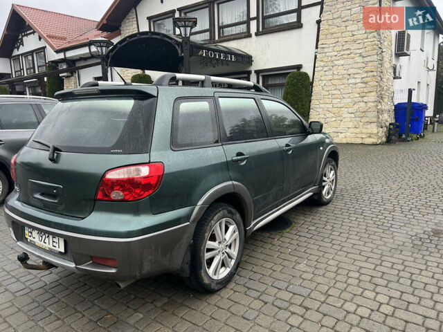 Зеленый Мицубиси Аутлендер, объемом двигателя 2.38 л и пробегом 213 тыс. км за 5999 $, фото 2 на Automoto.ua