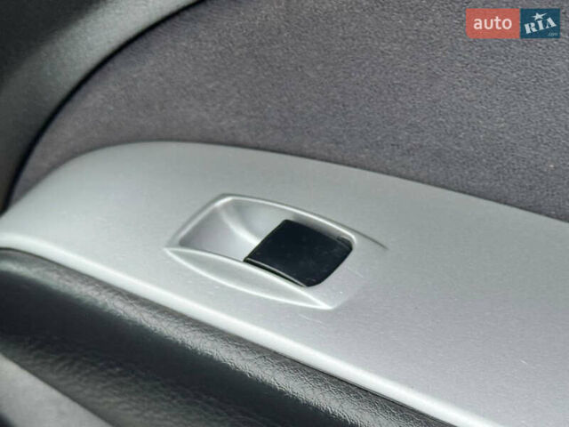 Зеленый Мицубиси Аутлендер, объемом двигателя 2 л и пробегом 194 тыс. км за 6350 $, фото 34 на Automoto.ua