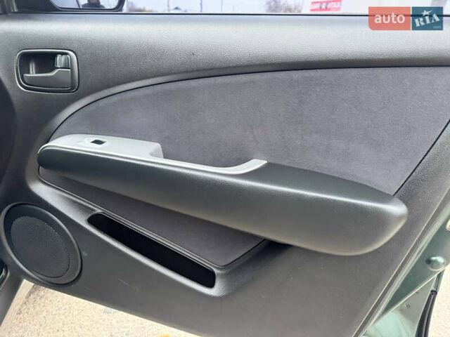 Зеленый Мицубиси Аутлендер, объемом двигателя 2 л и пробегом 194 тыс. км за 6350 $, фото 33 на Automoto.ua