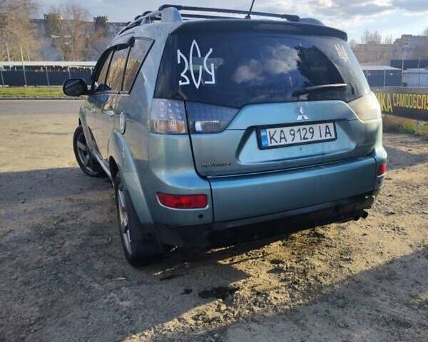 Зеленый Мицубиси Аутлендер, объемом двигателя 3 л и пробегом 235 тыс. км за 7000 $, фото 1 на Automoto.ua