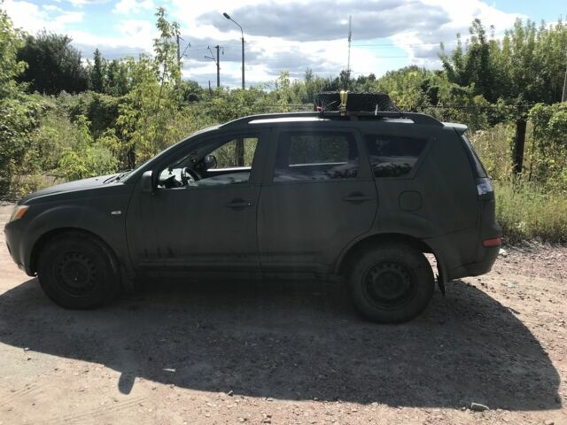 Зеленый Мицубиси Аутлендер, объемом двигателя 2 л и пробегом 317 тыс. км за 4000 $, фото 2 на Automoto.ua