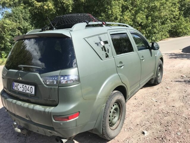 Зеленый Мицубиси Аутлендер, объемом двигателя 2 л и пробегом 317 тыс. км за 4000 $, фото 5 на Automoto.ua
