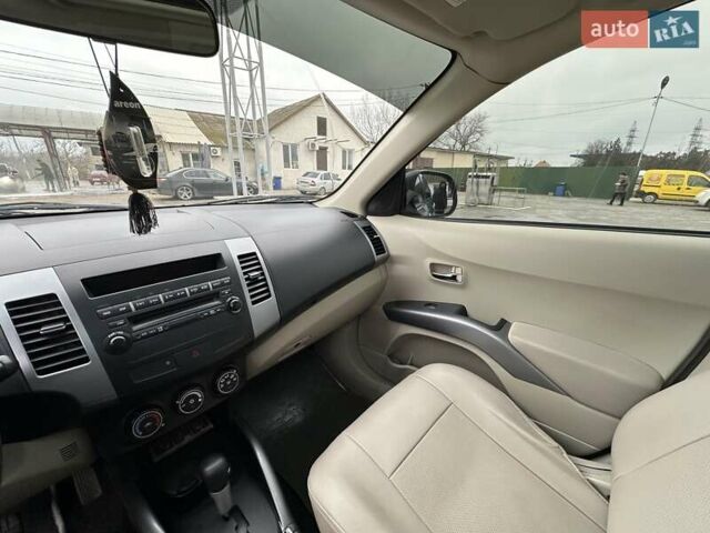 Зелений Міцубісі Аутлендер, об'ємом двигуна 2.36 л та пробігом 80 тис. км за 10500 $, фото 15 на Automoto.ua