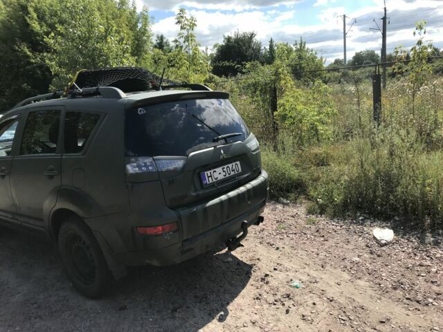 Зеленый Мицубиси Аутлендер, объемом двигателя 2 л и пробегом 317 тыс. км за 4200 $, фото 3 на Automoto.ua