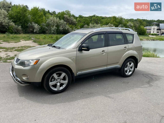 Зелений Міцубісі Аутлендер, об'ємом двигуна 2.4 л та пробігом 290 тис. км за 7000 $, фото 8 на Automoto.ua