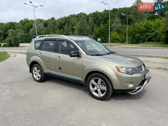 Зелений Міцубісі Аутлендер, об'ємом двигуна 2.4 л та пробігом 290 тис. км за 7000 $, фото 2 на Automoto.ua