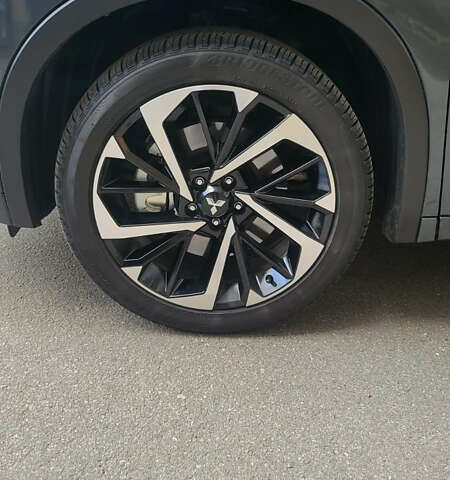 Зелений Міцубісі Аутлендер, об'ємом двигуна 2.5 л та пробігом 10 тис. км за 39000 $, фото 3 на Automoto.ua