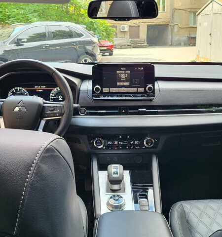 Зелений Міцубісі Аутлендер, об'ємом двигуна 2.5 л та пробігом 10 тис. км за 39000 $, фото 19 на Automoto.ua