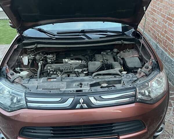 Оранжевый Мицубиси Аутлендер, объемом двигателя 2 л и пробегом 203 тыс. км за 14200 $, фото 6 на Automoto.ua