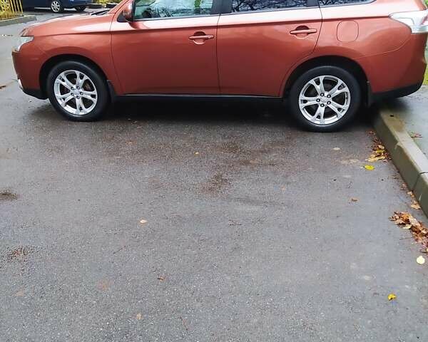 Помаранчевий Міцубісі Аутлендер, об'ємом двигуна 2.4 л та пробігом 166 тис. км за 11700 $, фото 6 на Automoto.ua