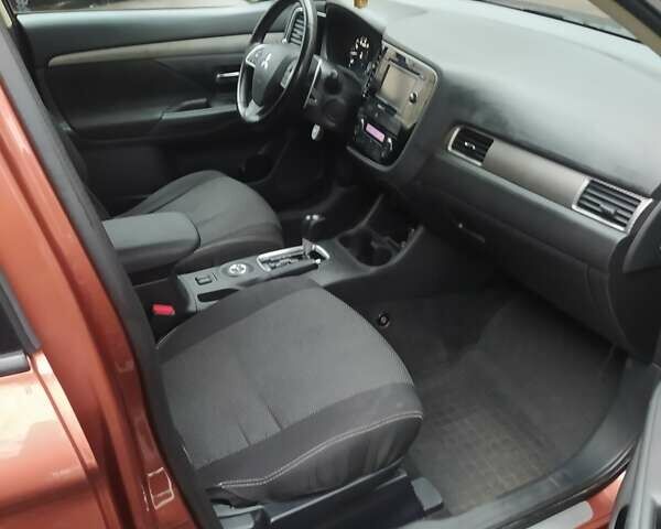 Помаранчевий Міцубісі Аутлендер, об'ємом двигуна 2.4 л та пробігом 166 тис. км за 11700 $, фото 4 на Automoto.ua