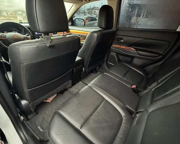 Оранжевый Мицубиси Аутлендер, объемом двигателя 2.36 л и пробегом 155 тыс. км за 12999 $, фото 1 на Automoto.ua