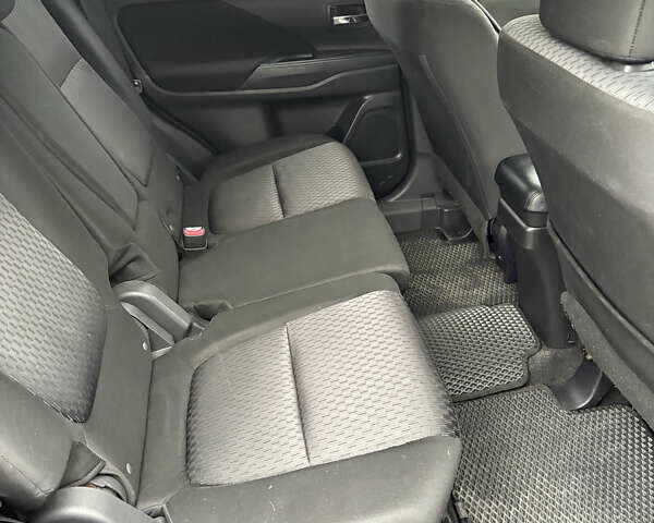 Оранжевый Мицубиси Аутлендер, объемом двигателя 2.36 л и пробегом 201 тыс. км за 10900 $, фото 11 на Automoto.ua