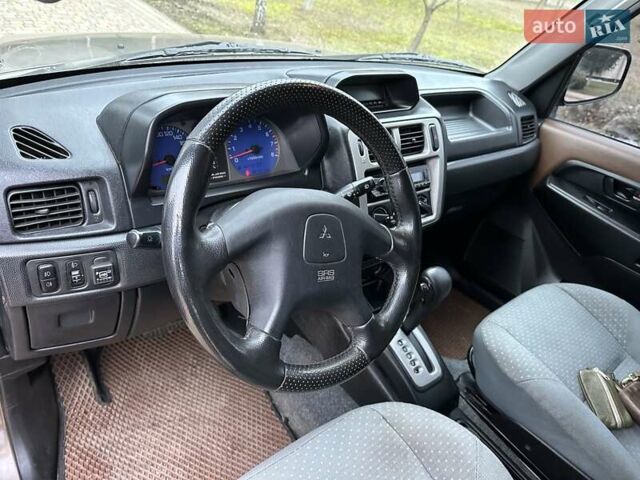 Бежевий Міцубісі Паджеро Пінін, об'ємом двигуна 1.83 л та пробігом 264 тис. км за 5750 $, фото 22 на Automoto.ua