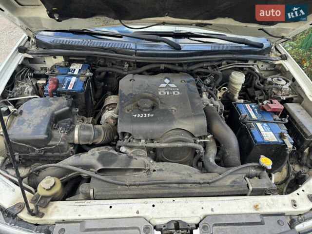 Мицубиси Паджеро Спорт 2011 в Харькове на Automoto.ua Белый Мицубиси Паджеро Спорт, объемом двигателя 2.48 л и пробегом 174 тыс. км за 15250 $, фото 14 на Automoto.ua