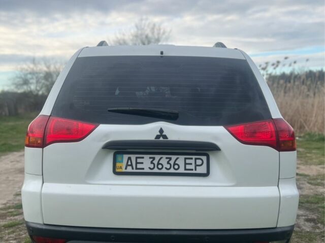 Белый Мицубиси Паджеро Спорт, объемом двигателя 2.5 л и пробегом 300 тыс. км за 11573 $, фото 7 на Automoto.ua