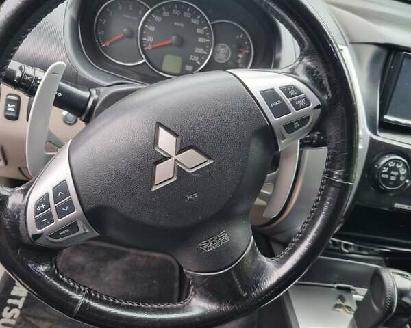 Міцубісі Паджеро Спорт 2011 у Одесі на Automoto.ua Білий Міцубісі Паджеро Спорт, об'ємом двигуна 2.48 л та пробігом 187 тис. км за 13500 $, фото 11 на Automoto.ua