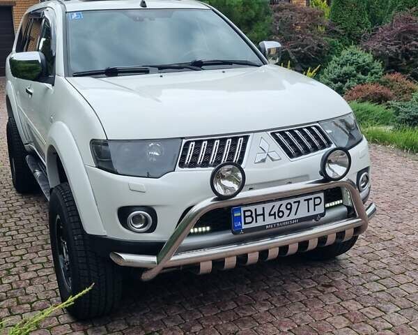 Міцубісі Паджеро Спорт 2011 у Одесі на Automoto.ua Білий Міцубісі Паджеро Спорт, об'ємом двигуна 2.48 л та пробігом 187 тис. км за 13500 $, фото 7 на Automoto.ua
